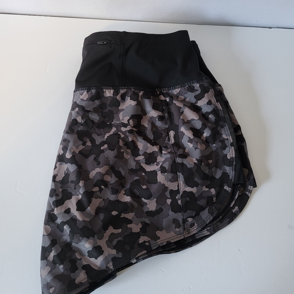 Athleta Women's Running Short Size Small. - Picture 8 of 8